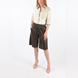 MANIÈRE DE VOIR | faux leather city shorts | size 10